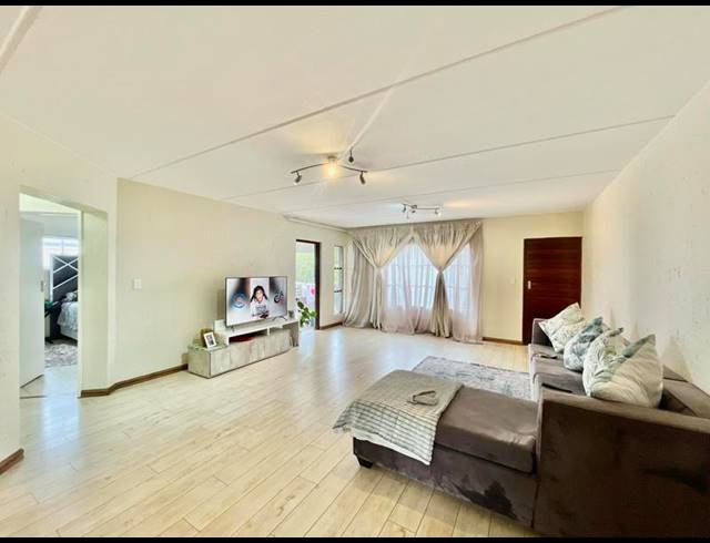 2 BEDROOM APARTMENT FOR SALE IN MORNINGSIDE